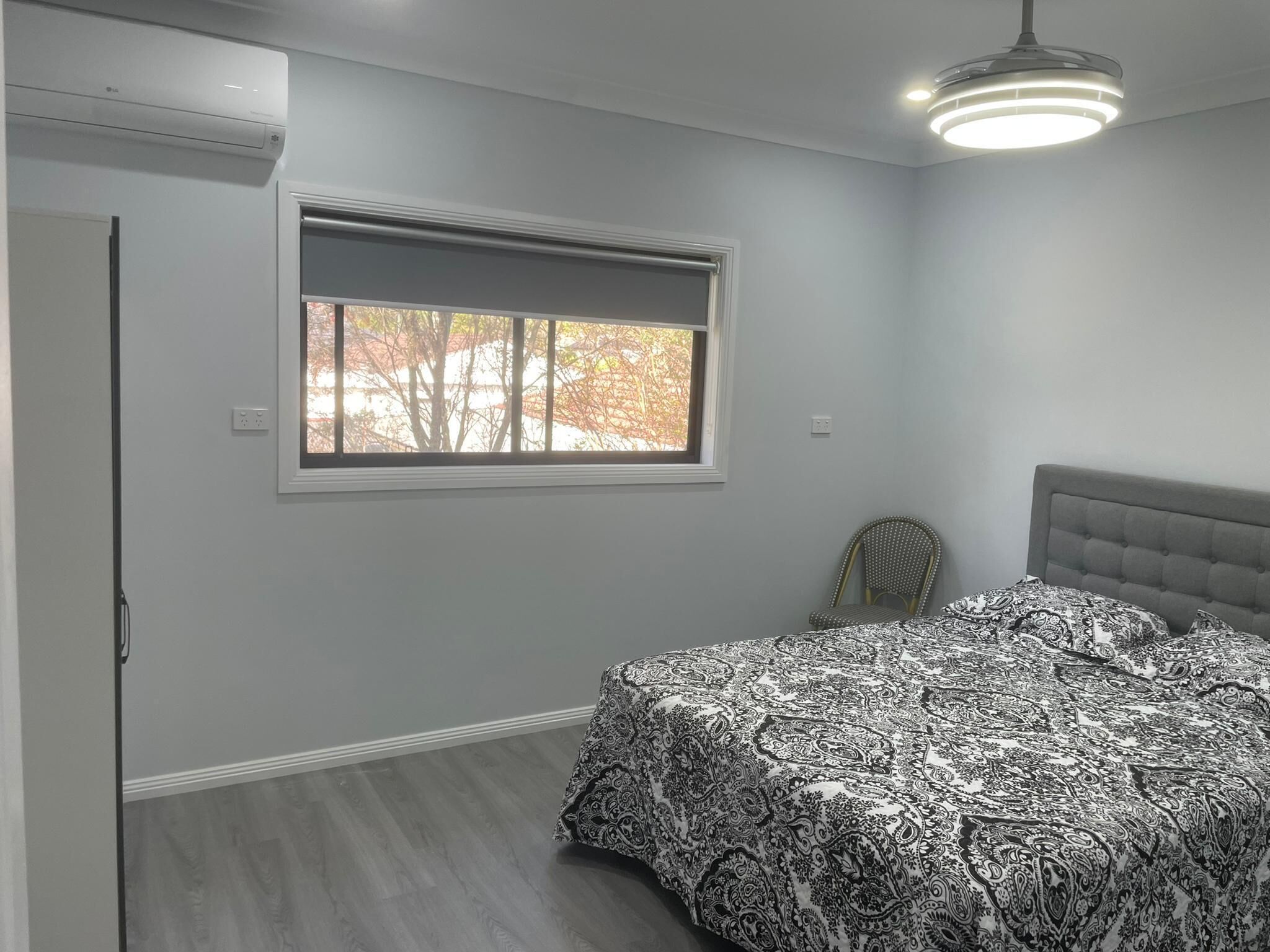 11 habitaciones, tabla de planchar con plancha, wifi y ropa de cama 