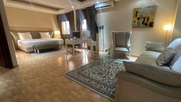 Unclassified image, 1 of 21, button - PARTICULAR DESTINY SUITES (Douala)