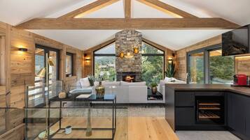 Chalet (3 Bedrooms) | Private kitchen | Microwave, oven, blender, spices