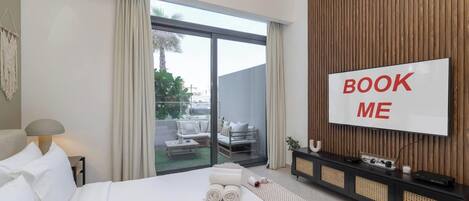 Una scrivania, ferro/asse da stiro, Wi-Fi