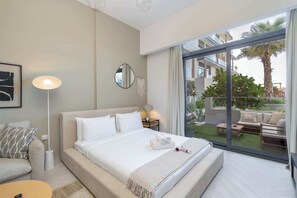 Schreibtisch, Bügeleisen/Bügelbrett, WLAN