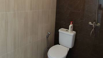 Family Triple Room | Bathroom
