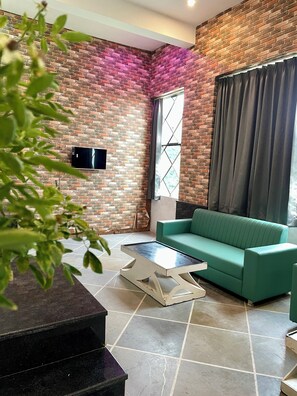 Coin salon dans le hall