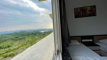 Family Room, Valley View | Terrace/patio