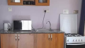 House | Private kitchen | Fridge, microwave, oven, stovetop