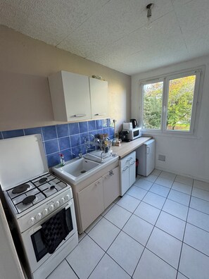 Fridge, microwave, stovetop, coffee/tea maker