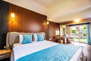 Traditionele villa | Een kluis op de kamer, een bureau, een laptopwerkplek