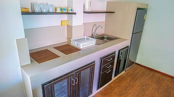 Fridge, stovetop, cookware/dishes/utensils