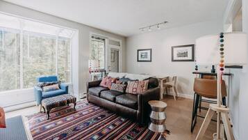 Apartemen (1 Bedroom) | Area keluarga | Meja tenis meja