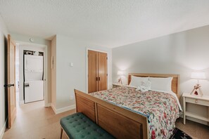 Apartment (1 Bedroom) | 1 bedroom, bed sheets - 90sw - Fireplace - Dishwasher - W/D - Pets OK (Deming)