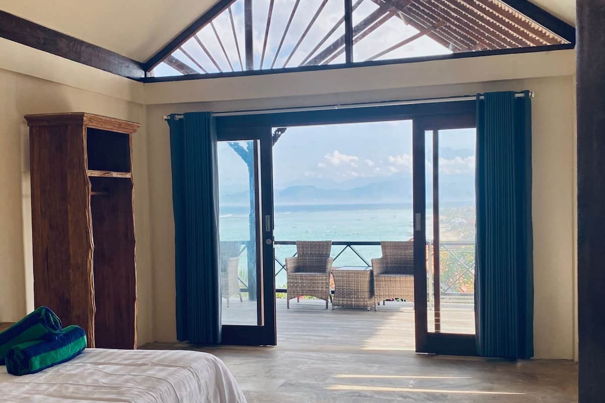 Deluxe Suite, Sea View | 1 bedroom, desk