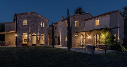 Le Coppiole, luxurious Tuscan property, 3 villas, infinity edge pool
