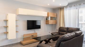 Comfort Apartment, 3 Bedrooms, Kitchen | Living area