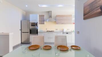 Comfort Apartment, 3 Bedrooms, Kitchen | Living area