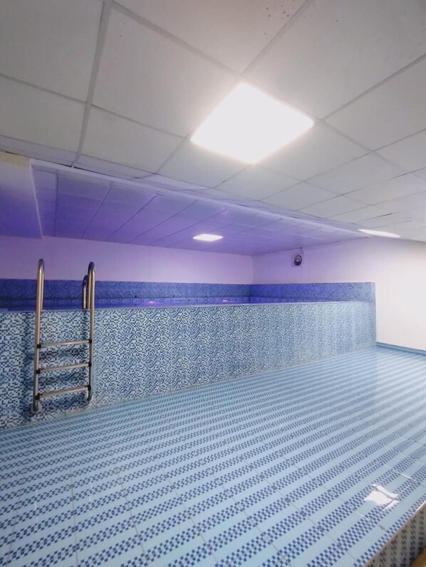حمام سباحة
