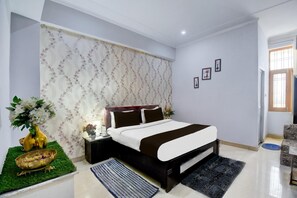 Classic-Doppelzimmer, Gartenblick | Schreibtisch, laptopgeeigneter Arbeitsplatz, kostenloses WLAN