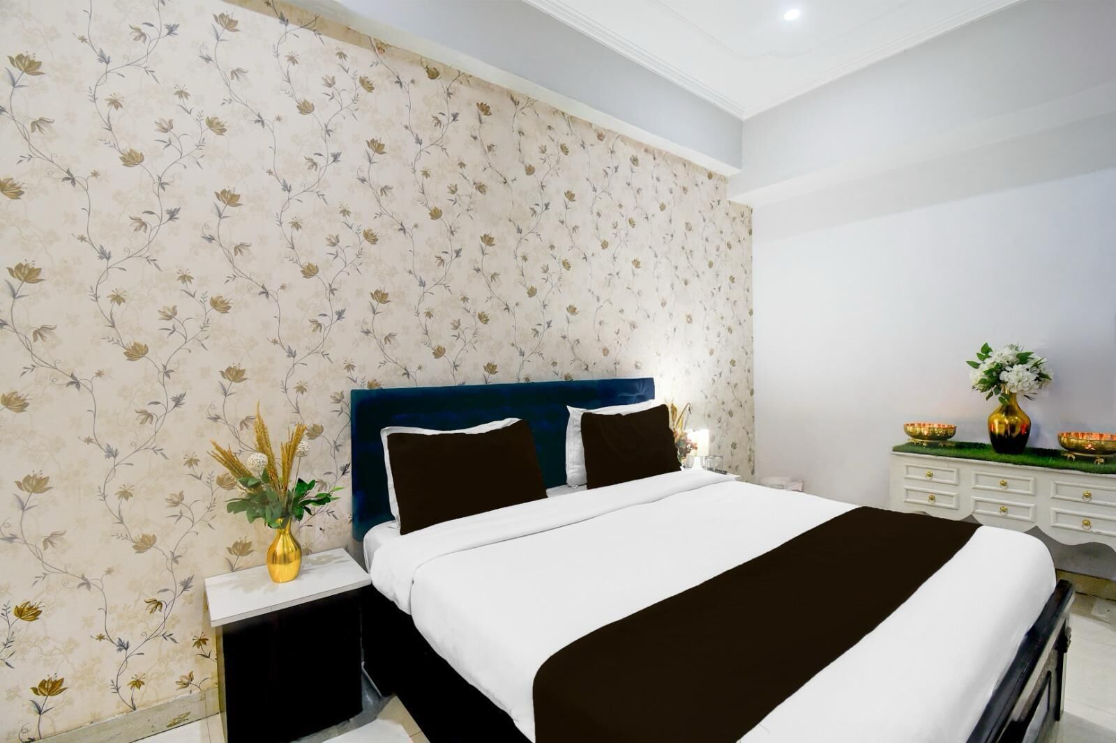 Classic Double Room, Garden View | Desk, laptop workspace, free WiFi