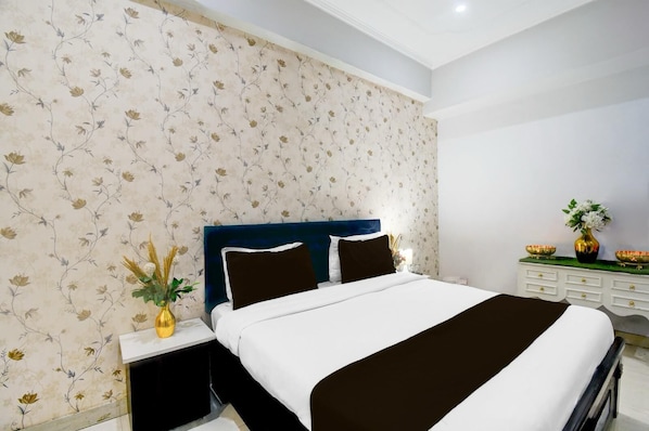 Classic Double Room, Garden View | Desk, laptop workspace, free WiFi