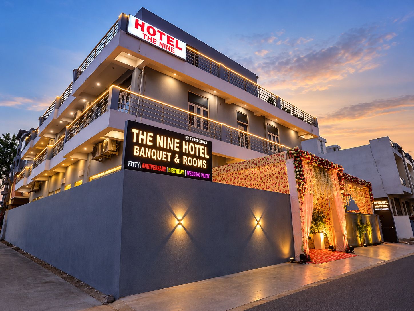 A hotel with a sign indicating it offers banquet and rooms.