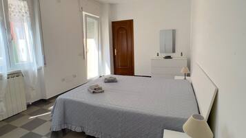 2 chambres, fer et planche Ă repasser, Wi-Fi, draps fournis