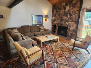 Living area - Snowcreek Resort Vacation Rentals 265 Snowcreek Road (Mammoth Lakes)