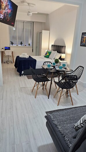 1 Schlafzimmer, Schreibtisch, Bügeleisen/Bügelbrett, Reisekinderbett
