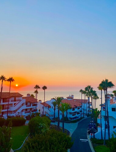 Hamilton Cove 2-bedroom condo with golf car & A/C in pleasant Catalina Island