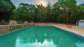 3 piscinas al aire libre