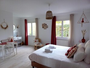 Romantisches Doppelzimmer, Gartenblick (Bohème) | Schreibtisch, schallisolierte Zimmer, kostenloses WLAN