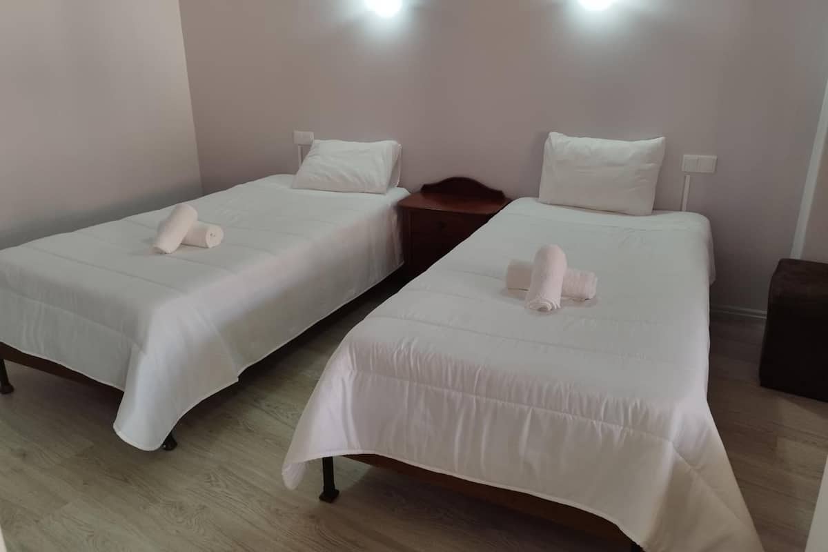 Cunas, wifi gratis y ropa de cama