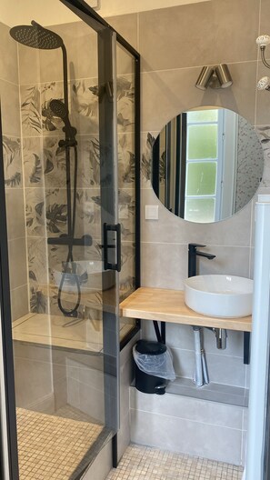 Asciugacapelli, asciugamani, carta igienica