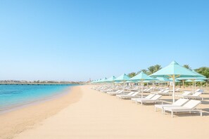 Private beach nearby, free beach shuttle, sun-loungers, beach umbrellas - Flow Spectrum Resort Sahl Hasheesh (Sahl Hasheeh)