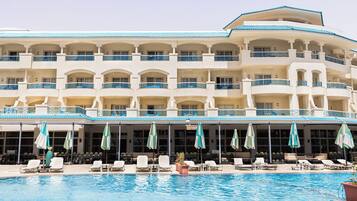 Minibar, coffres-forts dans les chambres, Wi-Fi gratuit, draps fournis