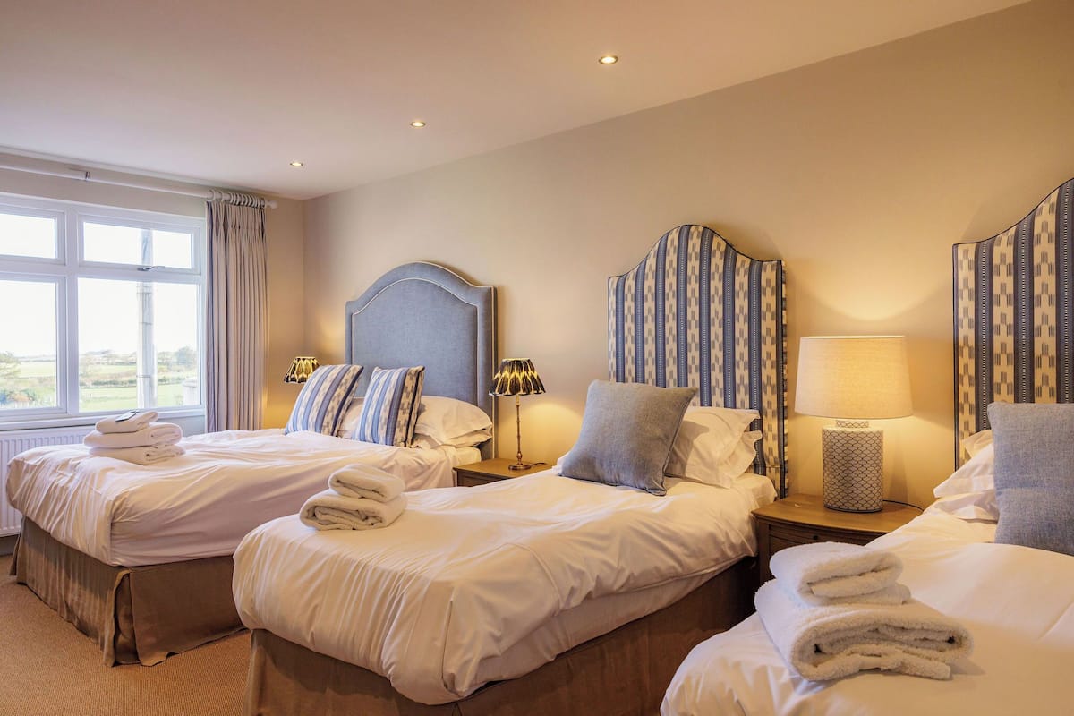 Superior Quadruple Room | Desk, laptop workspace, iron/ironing board, free WiFi