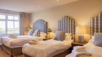 Desk, laptop workspace, iron/ironing board, free WiFi