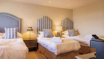 Superior Quadruple Room | Desk, laptop workspace, iron/ironing board, free WiFi