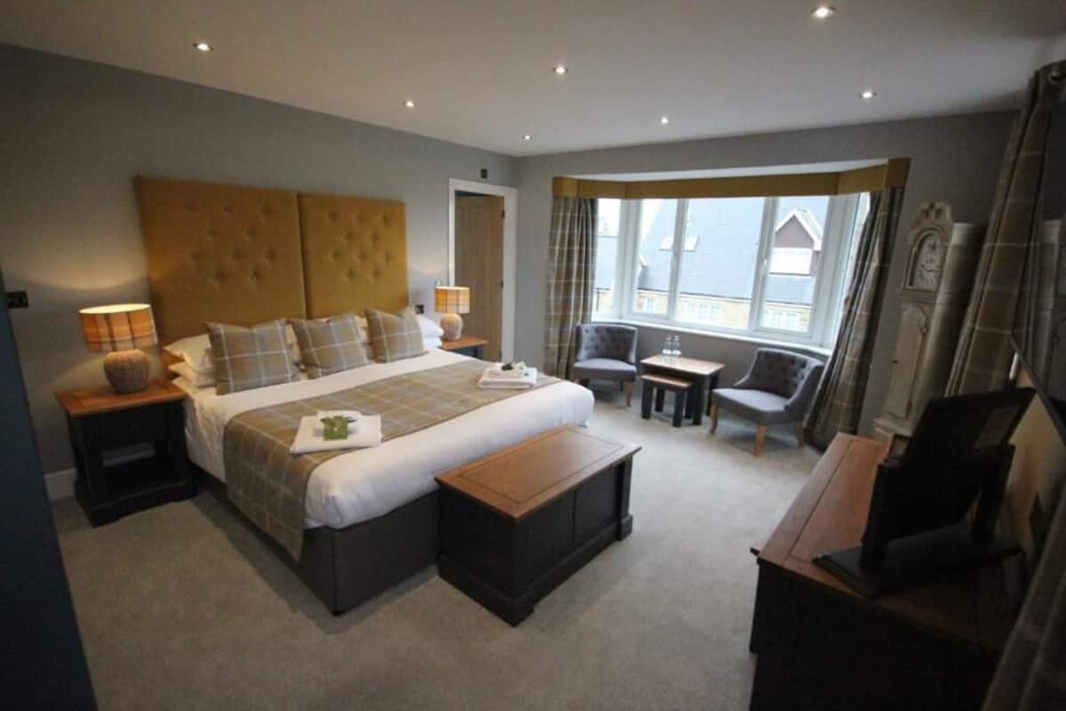 Deluxe Double Room | Desk, laptop workspace, iron/ironing board, free WiFi