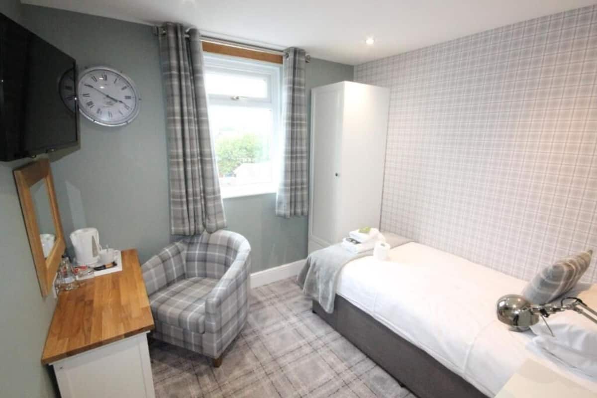 Classic Single Room | Desk, laptop workspace, iron/ironing board, free WiFi