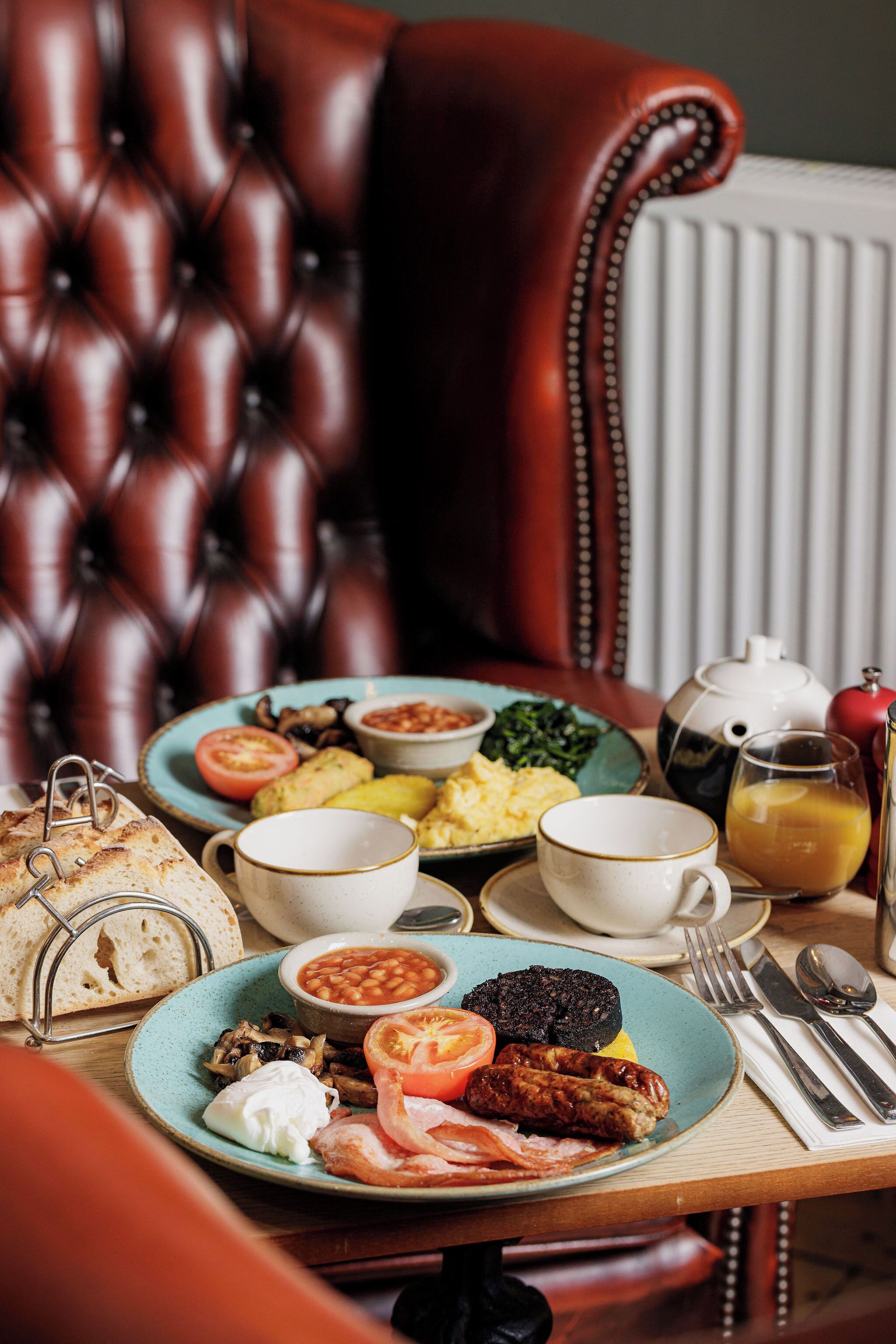 فطور كامل يوميًا بتكلفة قدرها (19.50 GBP للشخص)