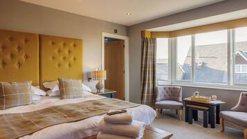 Habitación doble Deluxe | Escritorio y espacio para trabajar con laptop