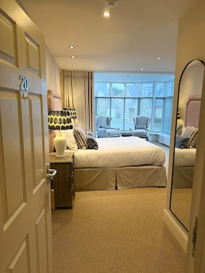 Dobbeltrom – premium | Skrivebord, skrivebord for bærbar PC og strykejern/-brett