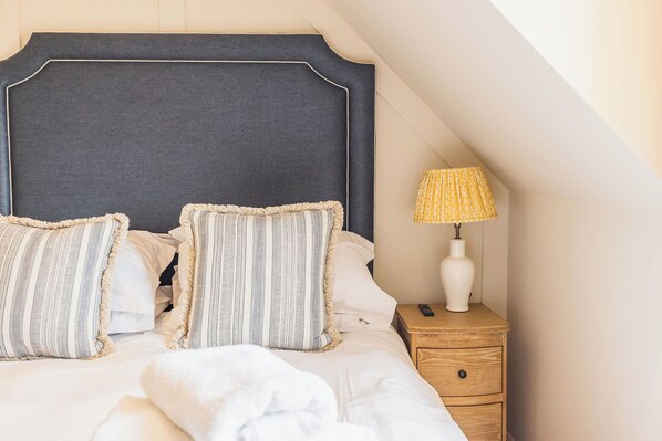 Superior Double Room | Desk, laptop workspace, iron/ironing board, free WiFi