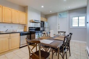 Fridge, microwave, oven, stovetop - NEW! Boston Condo Near MBTA, 3Mi to Fenway ! (U3) (Boston)