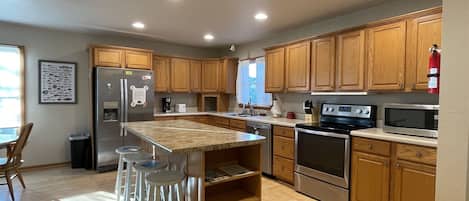 ChaumiÚre, 3 chambres | Cuisine privée | Réfrigérateur