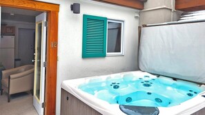 Outdoor spa tub - Timberline Village #12 Home (Sun Peaks)