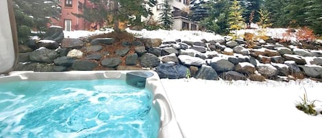 Studio | Bồn tắm spa ngoài trời