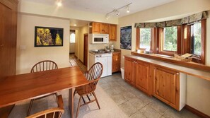 Townhome, 4 Bedrooms | Private kitchen