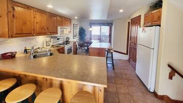 Nhà liên kế, 4 phòng ngủ | Bếp riêng | Tủ lạnh, lò nướng, dụng cụ pha cà phê/trà, lò nướng bánh mì