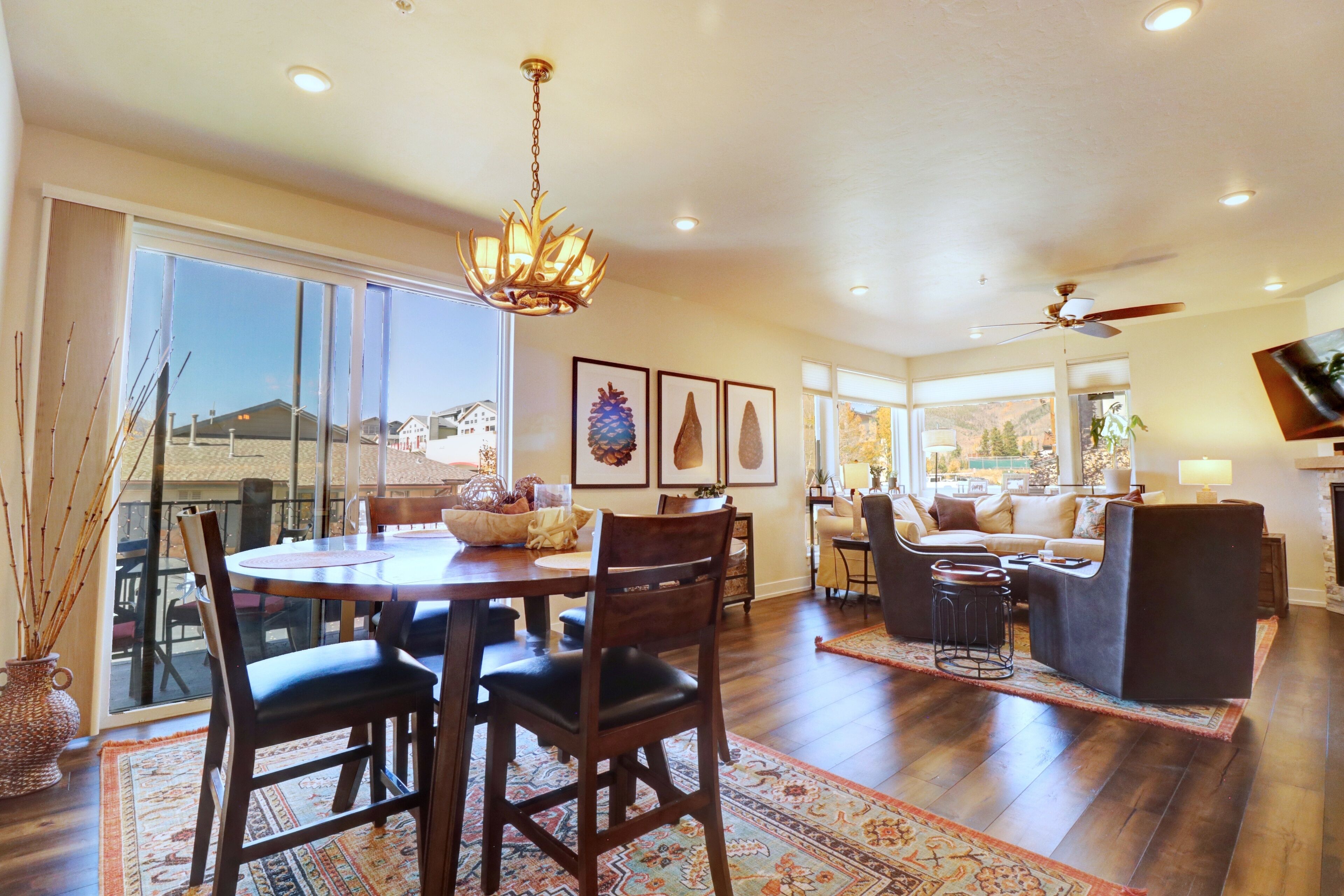 Condo, 2 Bedrooms | Dining