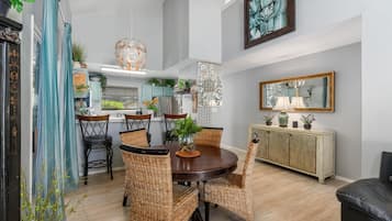 Condo, 1 Bedroom | Dining